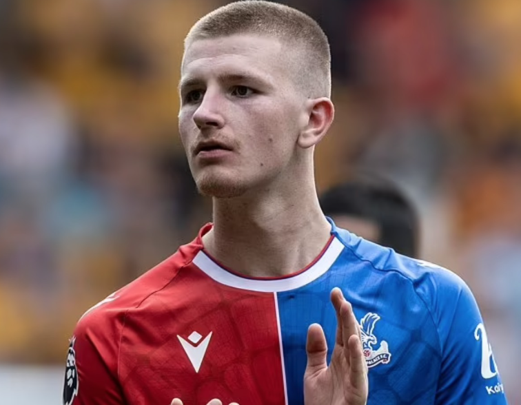 曼联中场困境:亚当·沃顿难成破局之钥