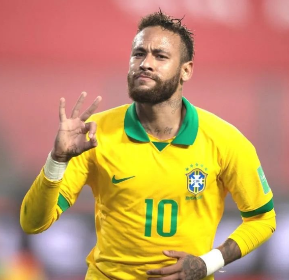 内马尔助力桑托斯：伤病复出后的坚守与舆论困境