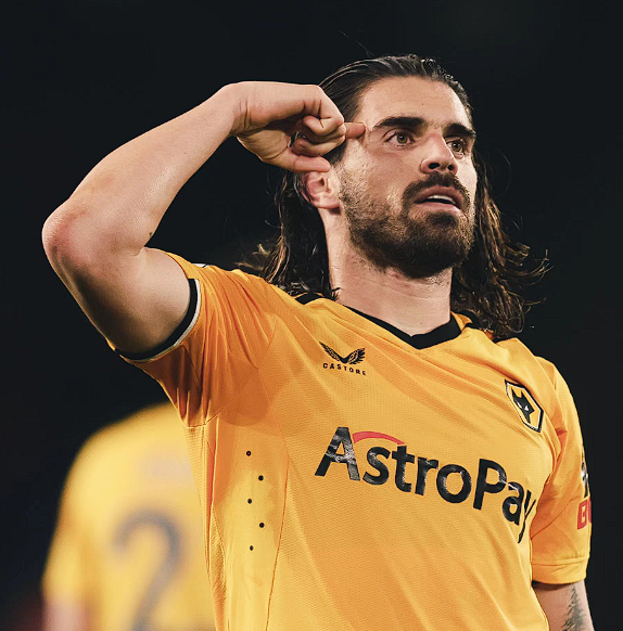 巴黎圣日耳曼惊险晋级，内维斯反思赛场表现并盛赞球迷